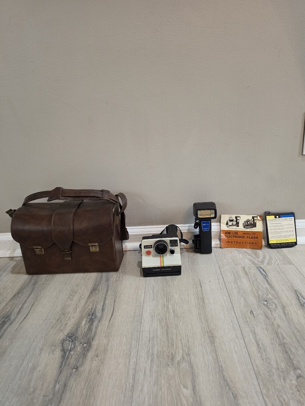 Vintage Polaroid OneStep SX-70 camera With External Light and Leather Carry Case